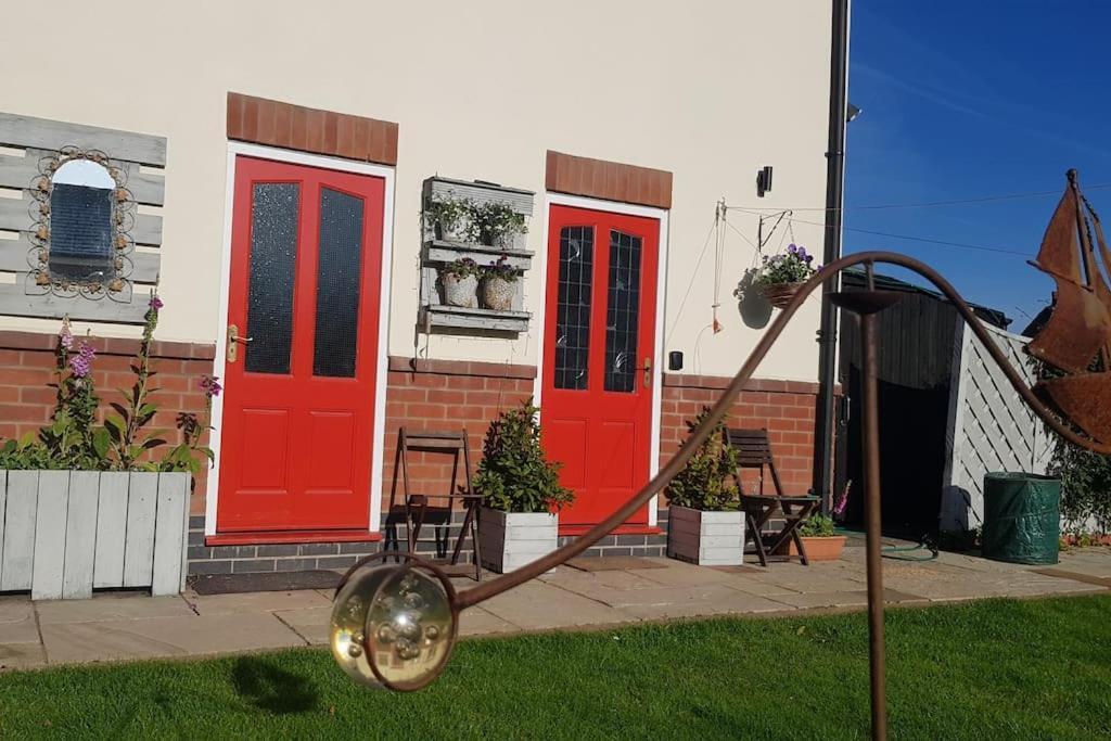 Peaceful Self Contained Studio In Lovely Garden. هينكلي المظهر الخارجي الصورة