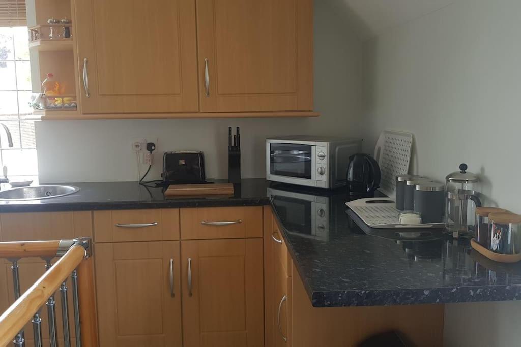 Peaceful Self Contained Studio In Lovely Garden. هينكلي المظهر الخارجي الصورة