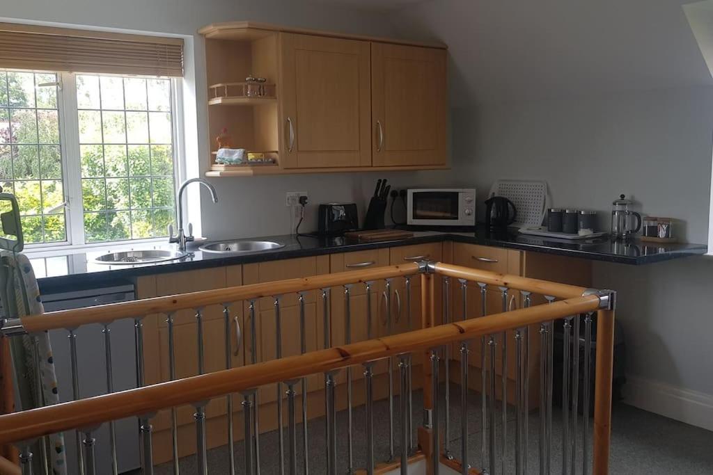 Peaceful Self Contained Studio In Lovely Garden. هينكلي المظهر الخارجي الصورة